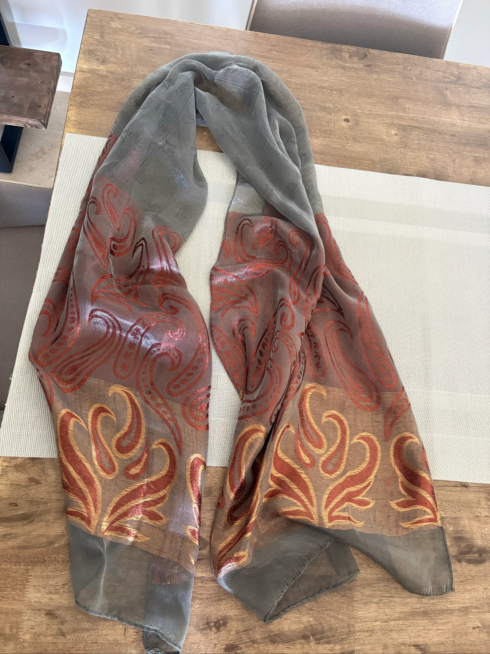 Etole sjaal roestgrijs met gouden cachemire motieven – photo 2